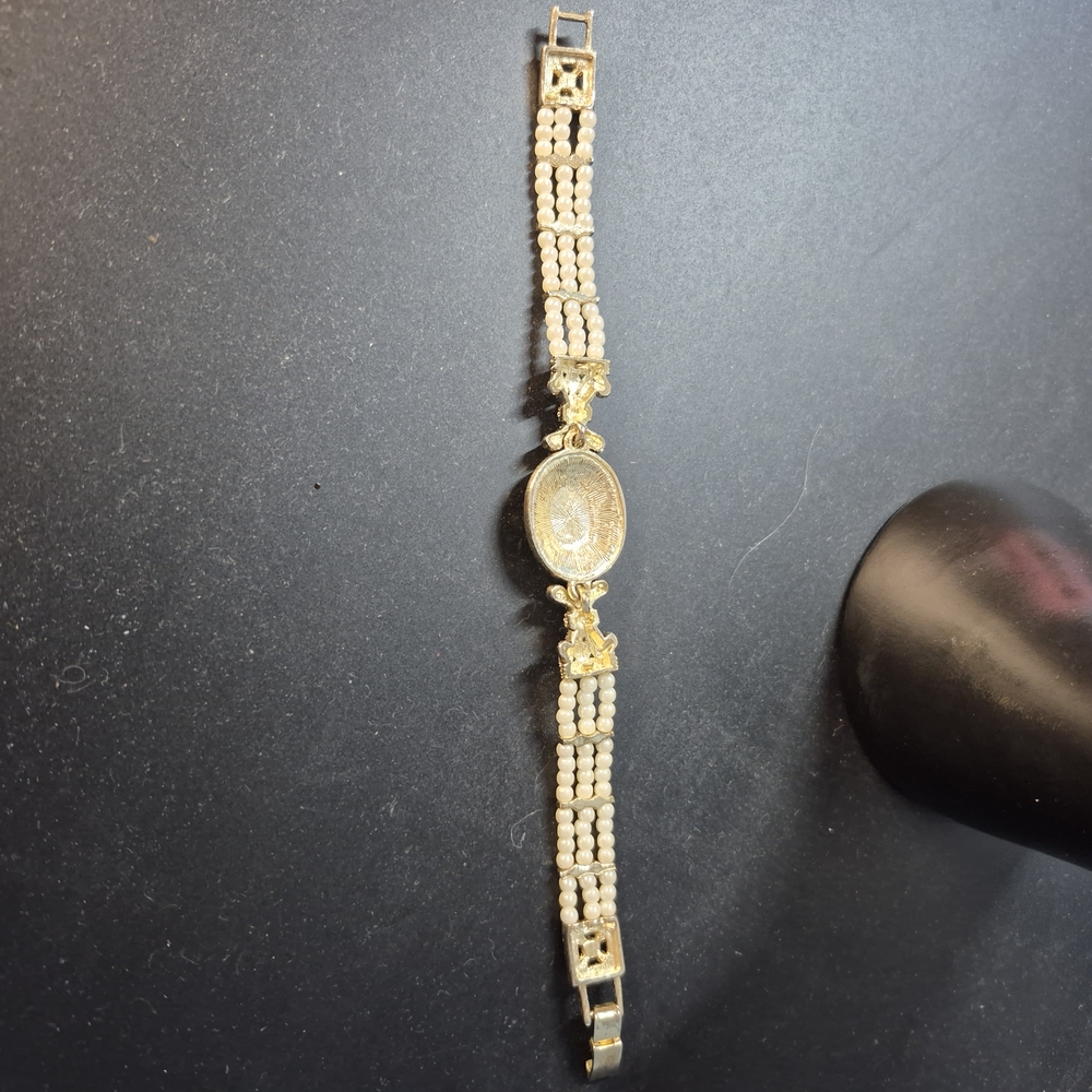 Gold and Cream Elegant Bracelet Jewelry - Picture 3 of 6